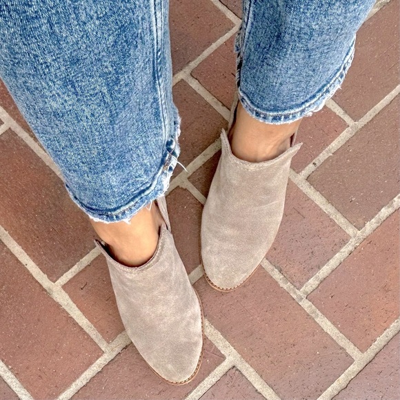 Jeffrey Campbell Rosalee Booties Block Heel Ankle Boots Gray Taupe Suede Size 7 - Picture 12 of 16